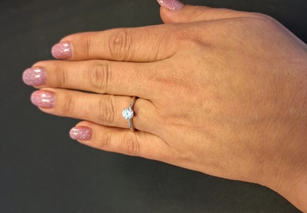 Baltā zelta gredzens ar briljantu 0.71ct - Image 2