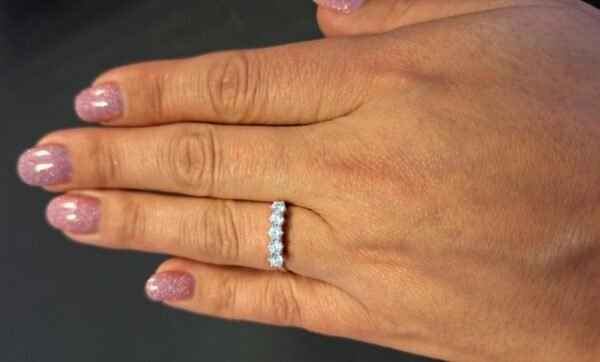 Baltā zelta gredzens ar briljantiem 0.67ct - Image 2